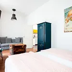 Hedonist Budapest