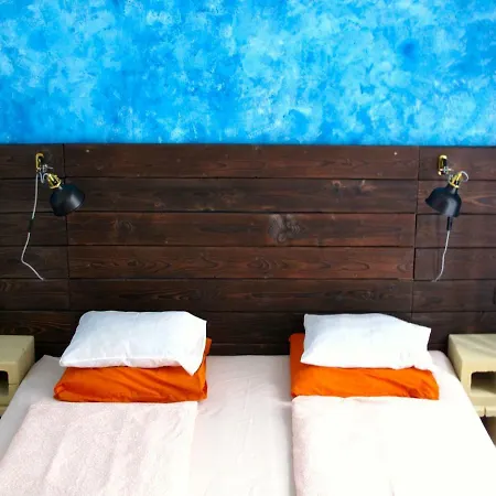 Hedonist 3*