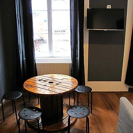 Hedonist 3*