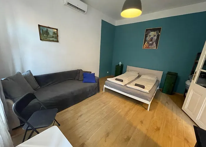 Hedonist Apartahotel