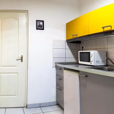 Апарт-отель Hedonist Lodge 3*