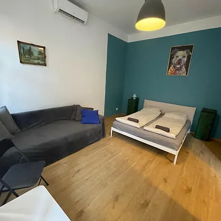 Hedonist Lodge Aparthotel