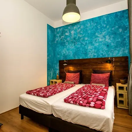 Hedonist Lodge Апарт-отель