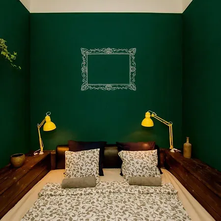 Hedonist Lodge Aparthotel 3*