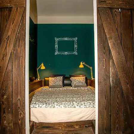 Hedonist Lodge Aparthotel 3*