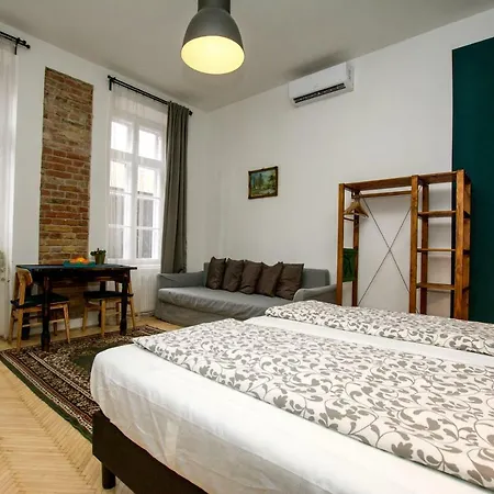 Hedonist Lodge Aparthotel 3*