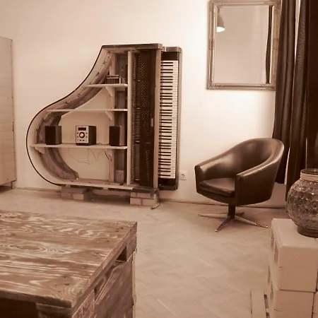 Hedonist Lodge 3*