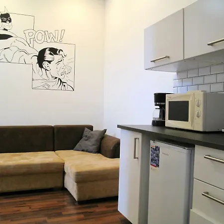 Апарт-отель Hedonist Lodge 3*