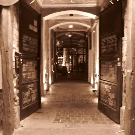 Hedonist Lodge Aparthotel 3*