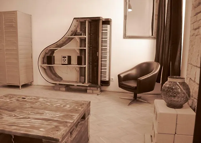 Hedonist Lodge 3*